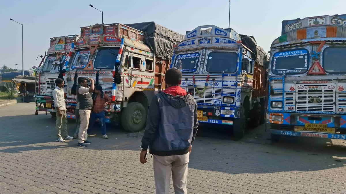 potato smuggling gang many trucks caught in west bengal