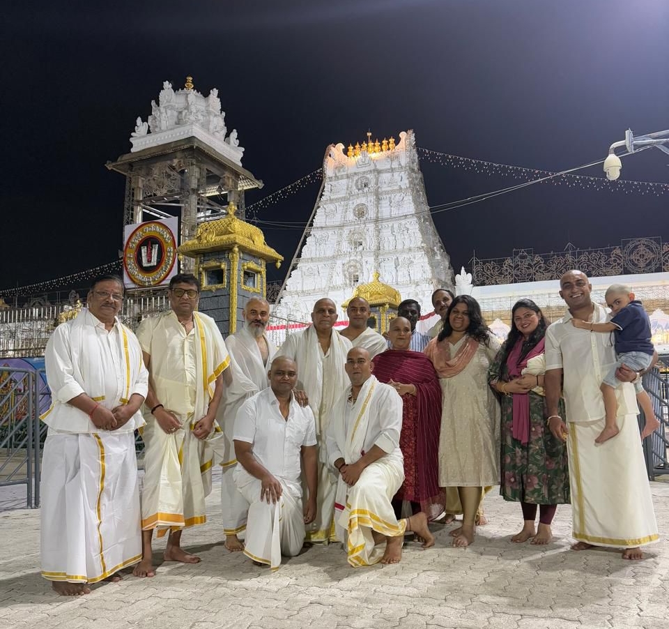 Shiva Rajkumar with friends