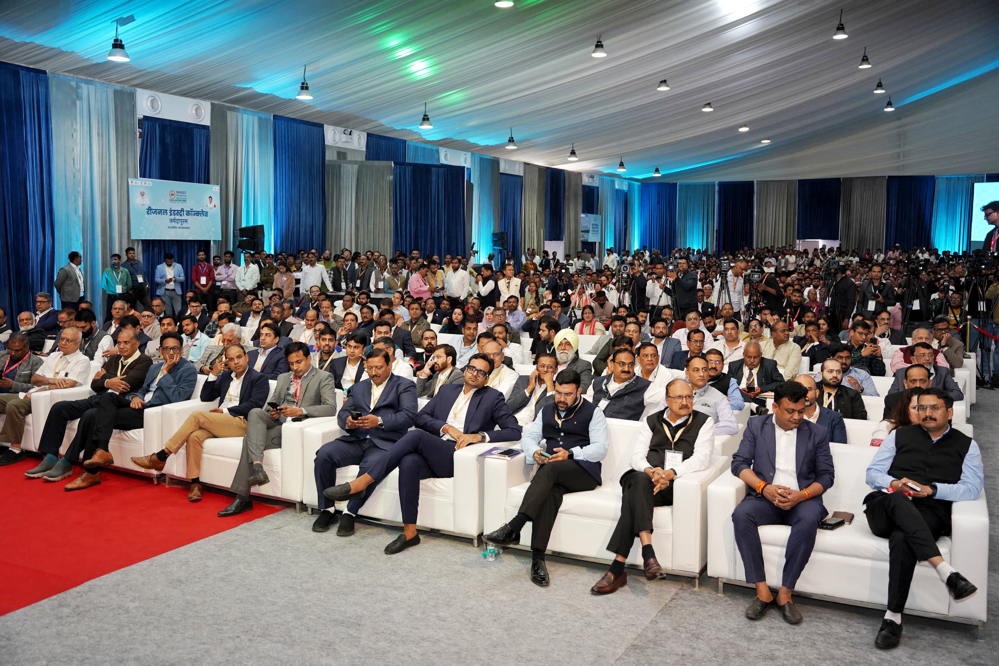 MOHAN YADAV MEETING INDUSTRIALISTS