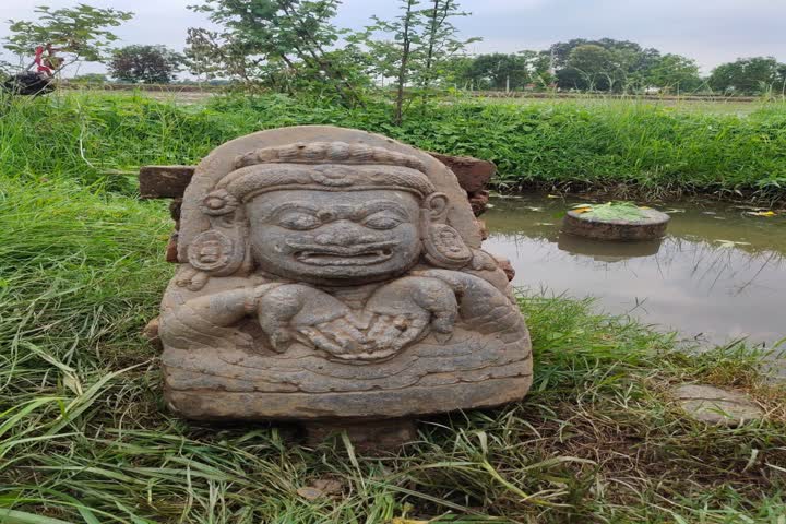 ancient sculptures found during excavation