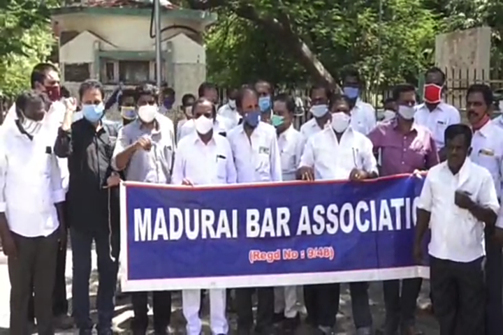 Madurai lawyers protest for Sathankulam issue