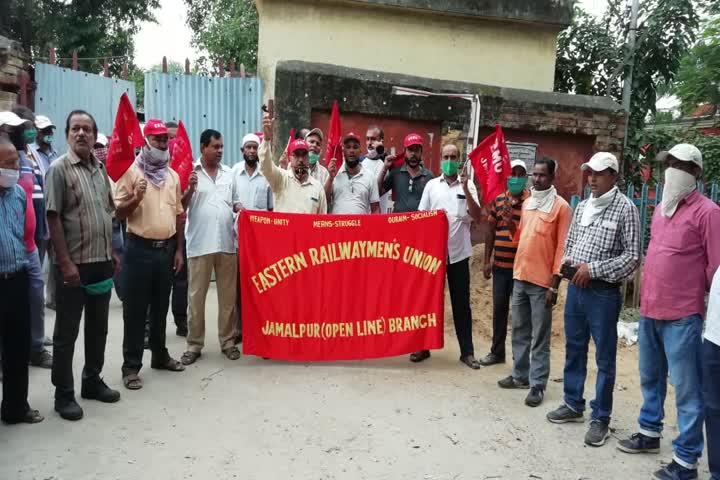 railway union organized held a meeting regarding central demands