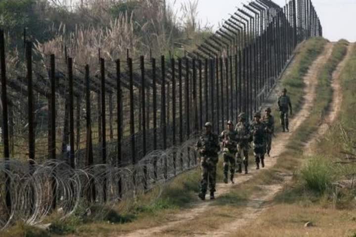  Pakistan violates ceasefire along LoC in Baramulla district