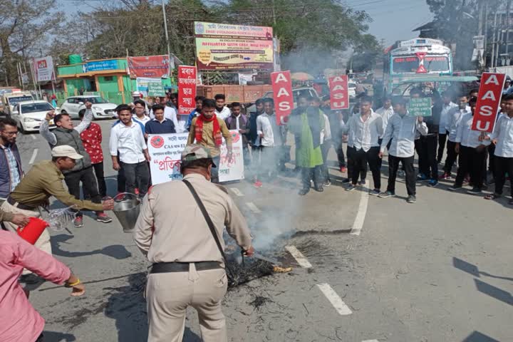 Aasu protest in moran dibrugarh assam etv bharat news