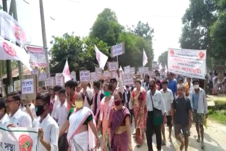  হত্যাকাণ্ড : আৰক্ষীৰ বিৰুদ্ধে উত্তাল প্ৰতিবাদ ৰাইজৰ 