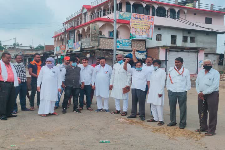 Congress demonstrated against central government 