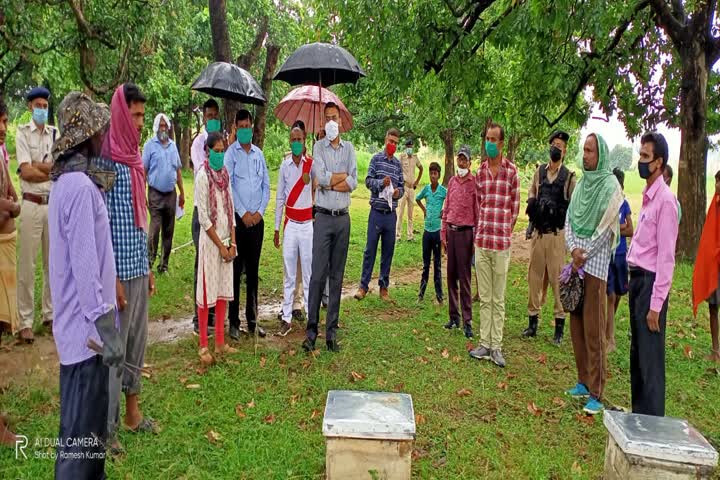 dm inaugurated office of agro farmer producer company and hariom b box and honey Industry