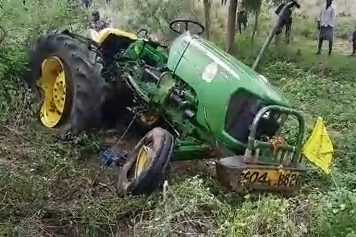 Seven killed after tractor collides with lorry in Andhra's Krishna district