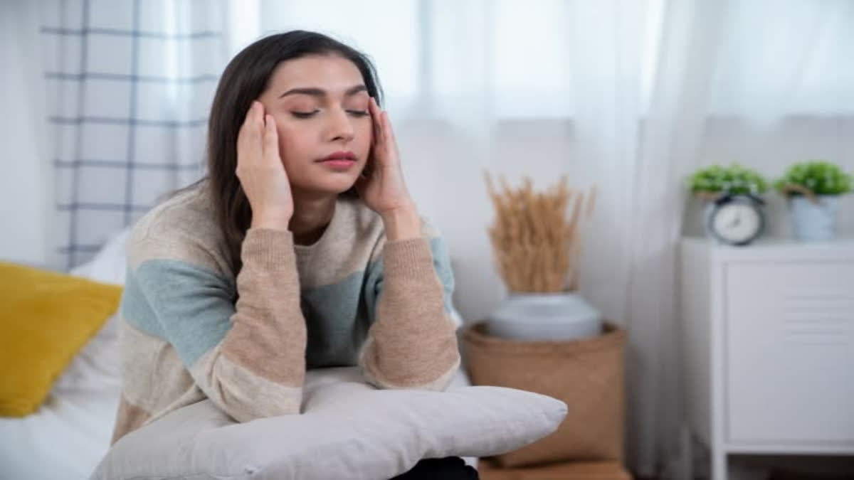 According to the researchers, the reason behind patients with migraines experiencing symptoms such as pain around the eye, sensitivity to light, is the blood flow decreasing in the retina during migraine attacks.