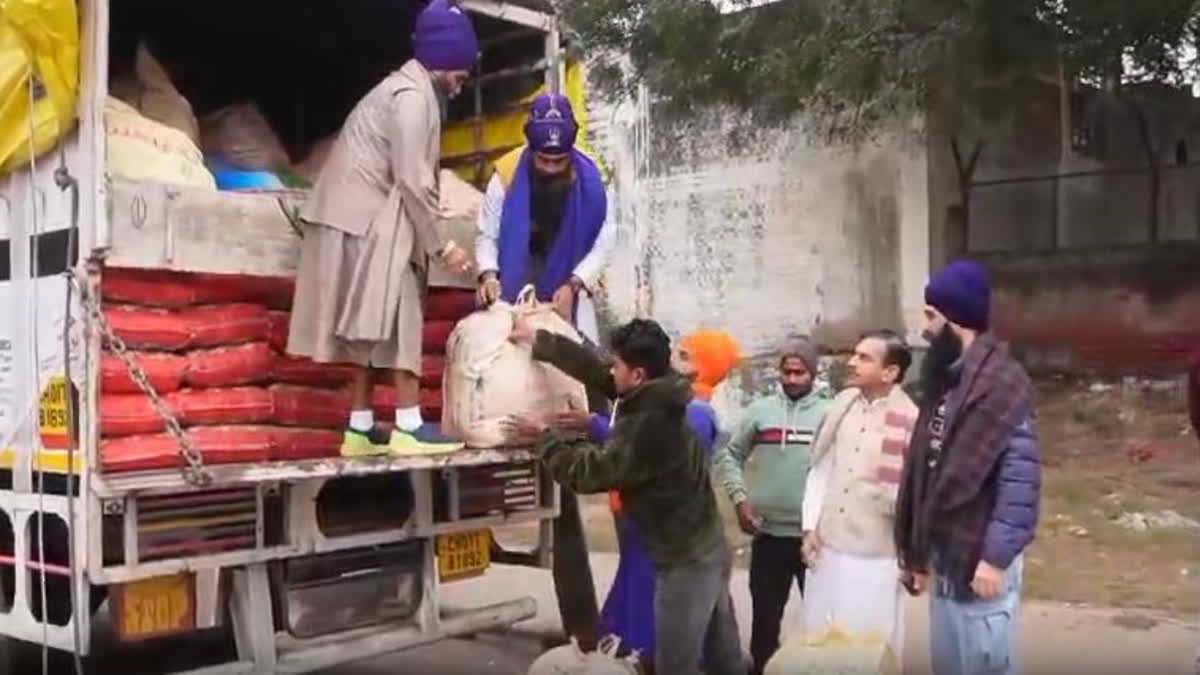 Langar Sewa By Nihang Singhs In Ayodhya