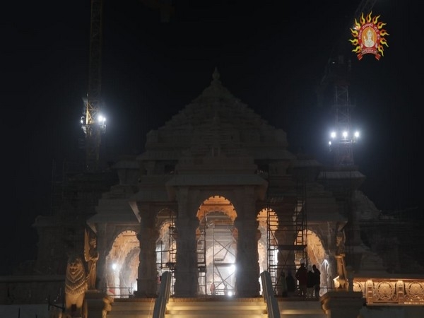 ಹೊರಭಾಗದಿಂದ ಸೆಳೆಯುತ್ತಿರುವ ರಾಮಮಂದಿರ