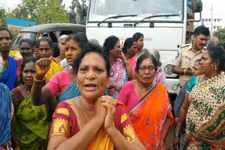 Women_Protest_on_Road