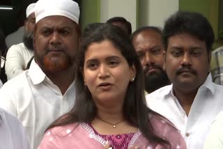 Kesineni_Swetha_Resigned_for_VMC_Corporator