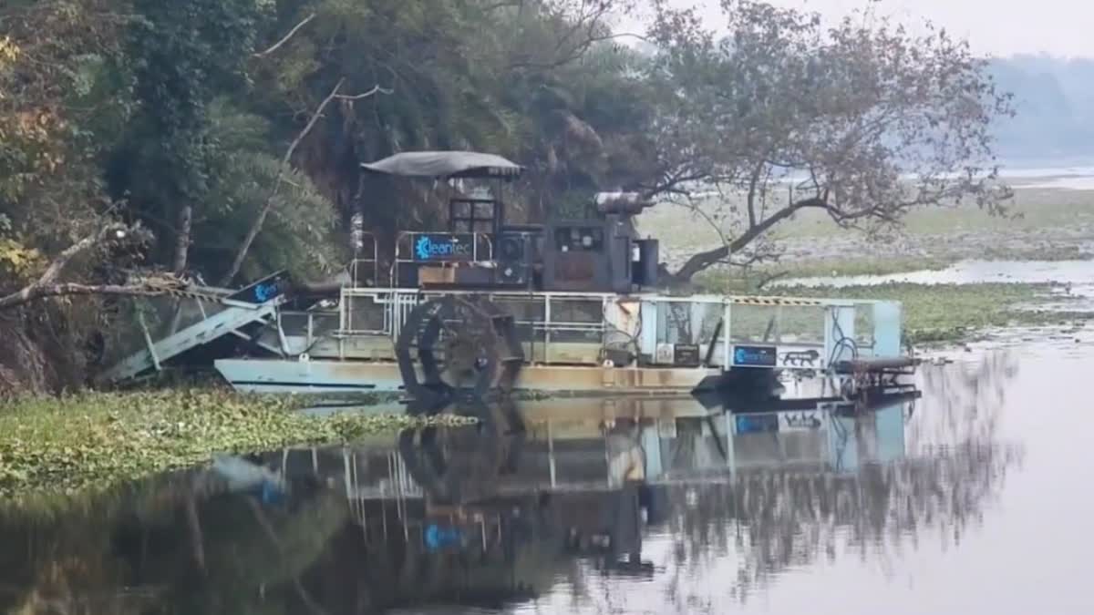 Floating Weed Harvester Machine