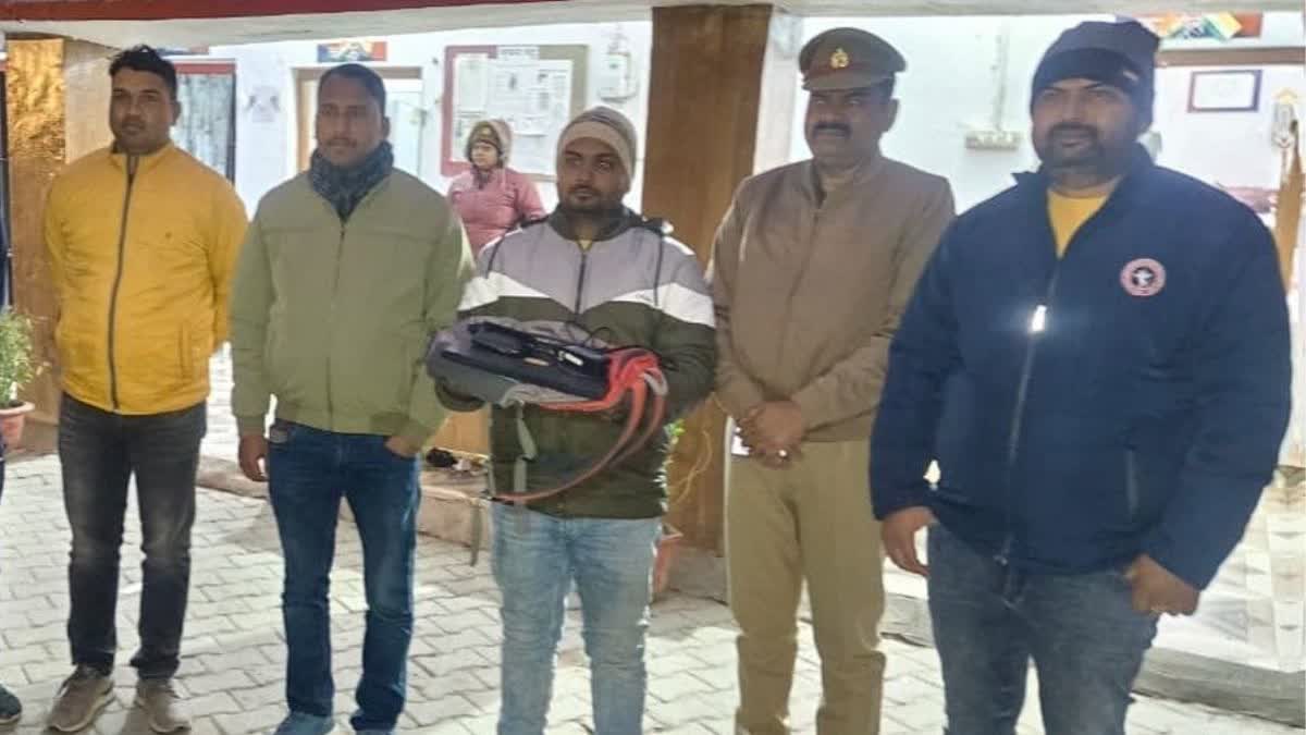 पुलिस ने बरामद किया सामान