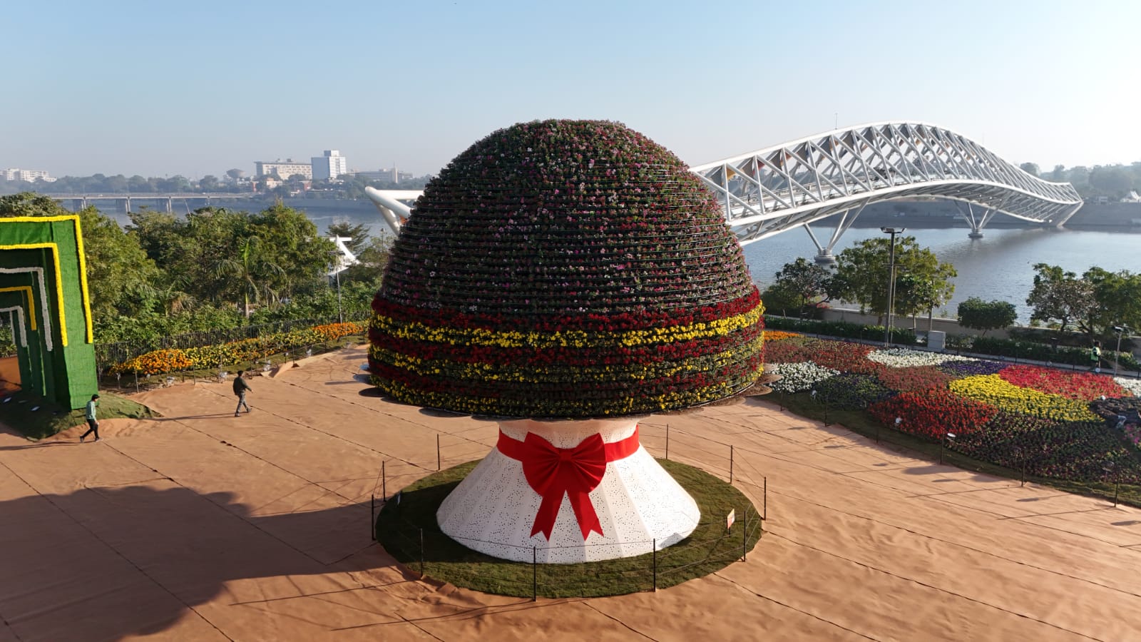 World's Largest Flower Bouquet In Ahmedabad, Gujarat