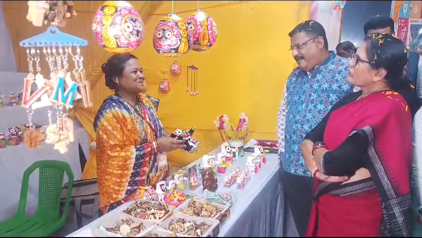 Pravasi Bharatiyas visit Puri