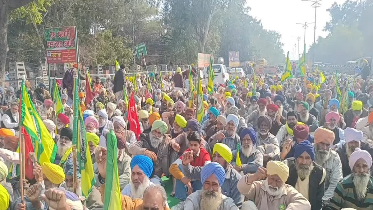 A meeting with Punjab government officials has been called today at 5 pm before the farmers leave for Delhi