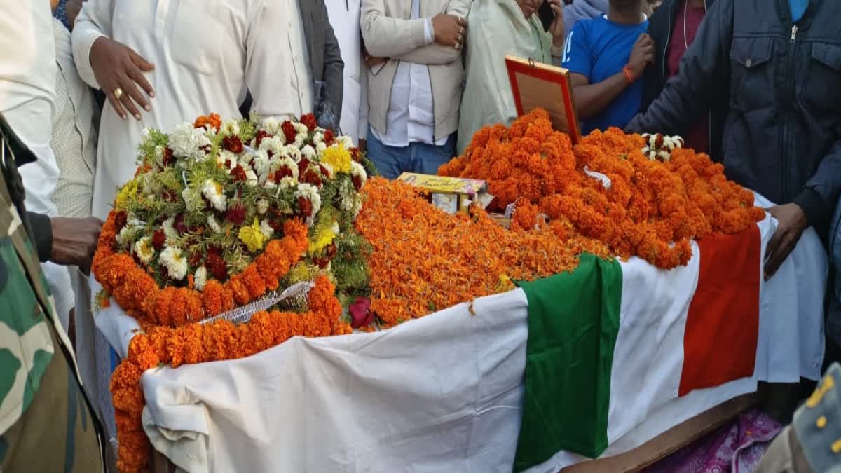 Martyr IRB jawan Sukan Paswan last rites performed in Palamu