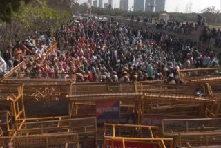 The farmers protest have marched towards parliament from Delhi-NOida Chilla border to demand land compensation. The security has been beefed at the borders with section 144 imposed and all borders sealed for 24 hours