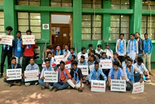 congress-and-nsui-protest-against-grant-discrimination