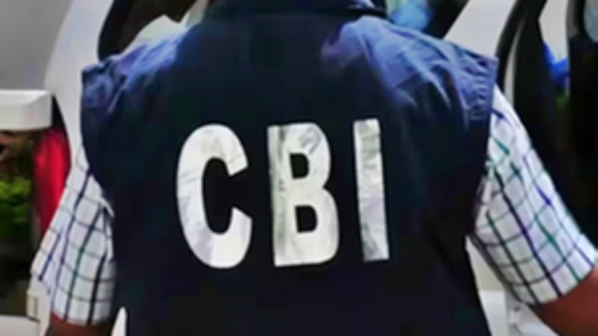 CBI apprehended three persons including Senior Auditor of PCDA MoD for allegedly accepting bribe