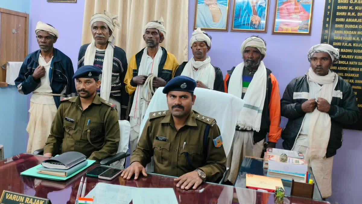 Khunti police arrested 10 people involved in illegal opium cultivation