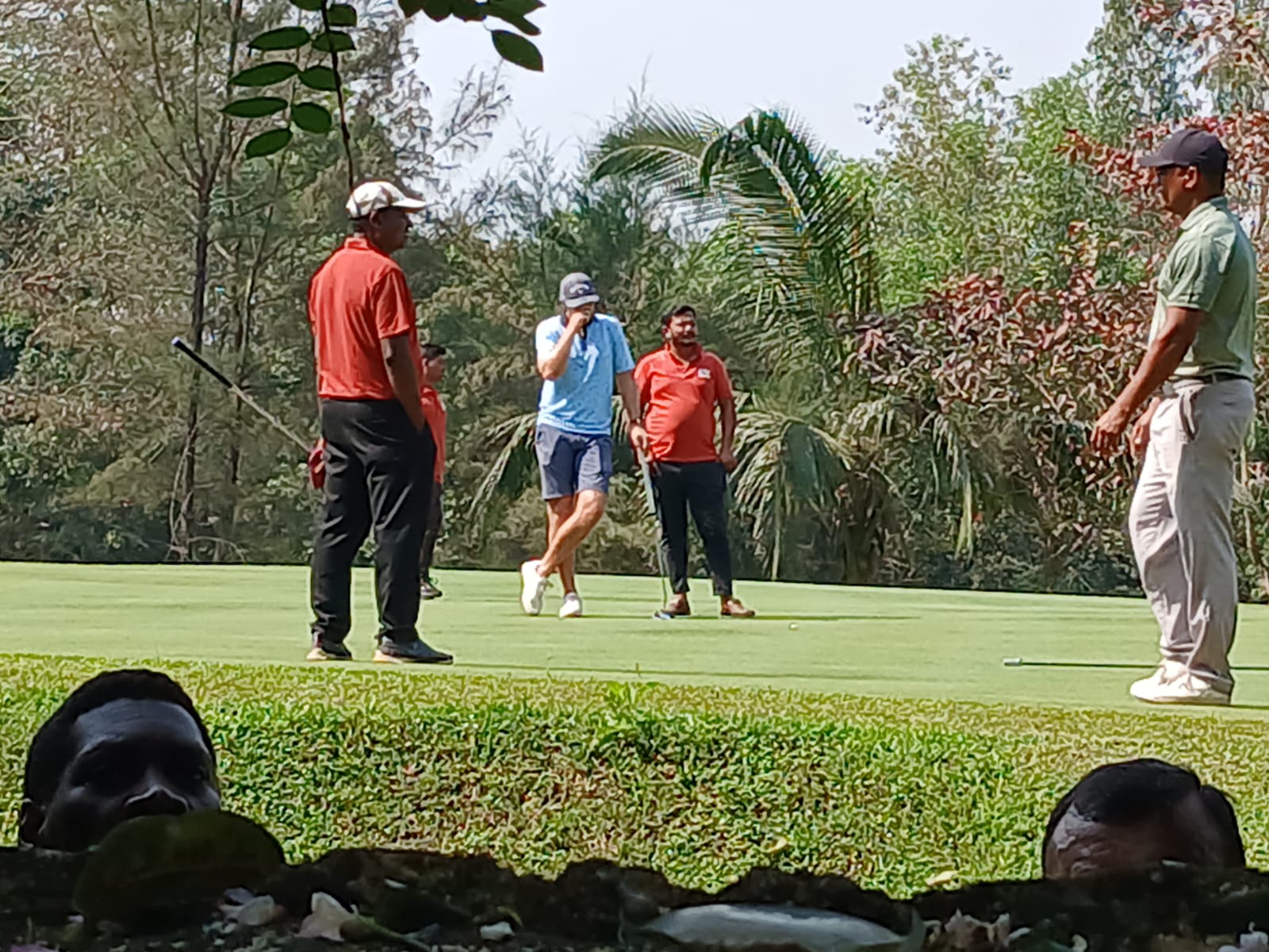 ENGLAND PLAYER ENJOY GOLF