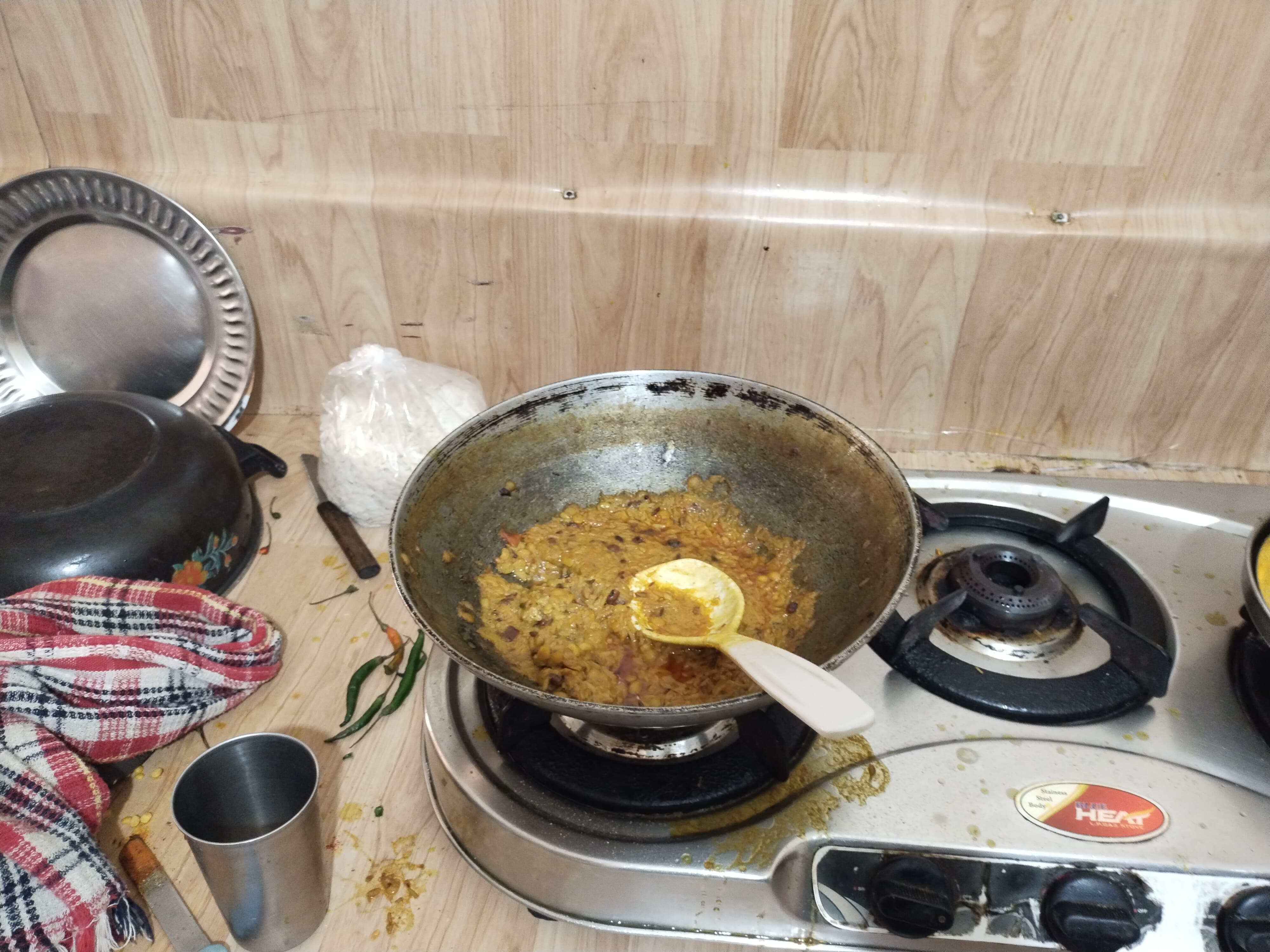 THIEVES COOK KHICHDI BEFORE THEFT