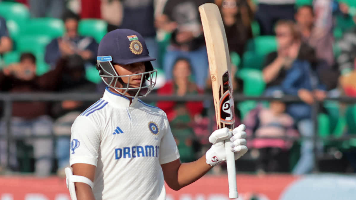 Yashasvi Jaiswal Yashasvi Jaiswal 700 Runs Record  Yashasvi Jaiswal Sunil Gavaskar  India vs England 5th Test  യശസ്വി ജയ്‌സ്വാള്‍ Yashasvi Jaiswal Become 2nd Indian To Score 700 Runs In a Test Series after Sunil Gavaskar