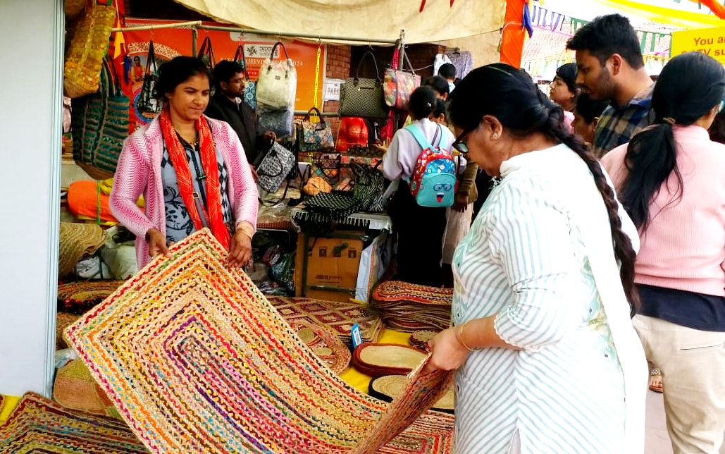 बृजेश भार्गव के उत्पादों को लोग कर रहे पसंद