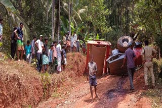 Roadroller Accident  Roadroller Accident in Calicut  കോഴിക്കോട്  റോഡ് റോളര്‍ അപകടം