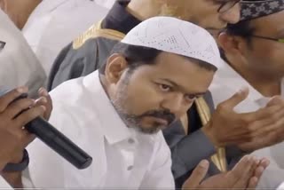 تمل سپر اسٹار تھلاپتی وجے کی افطار پارٹی، ٹوپی پہنی، نماز بھی ادا کی