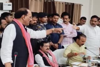 सपा और भाजपा नेता आमने-सामने आए.