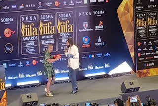 Kartik Aaryan boxed with boxer Anthony Pettis