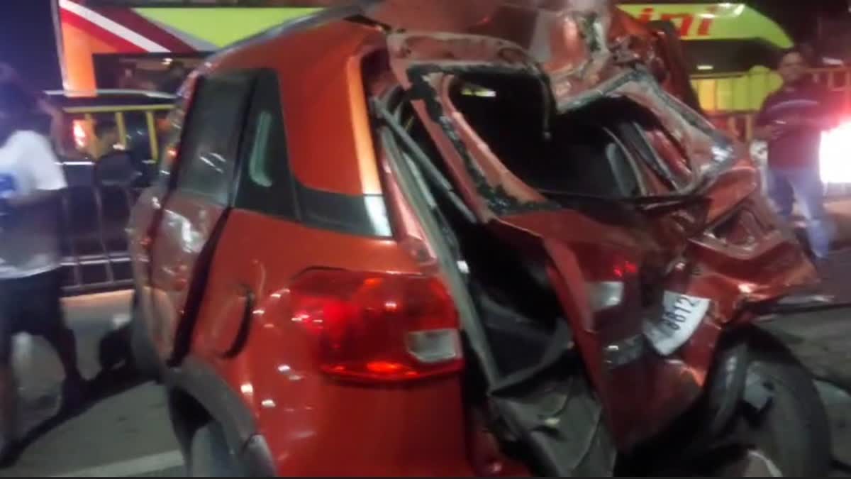 Nagpur maharashtra Accident speeding Vehicle rams cars ambulence