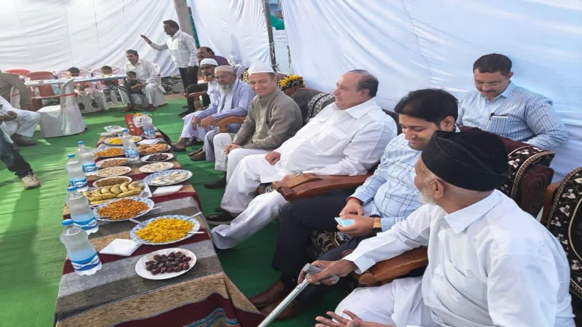 BJP Iftari to Compete Kamal Nath