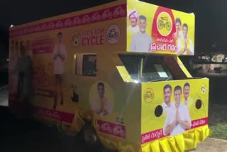 Mob_Attack_On_Tdp_Campaign_Vehicle_at_Guntur