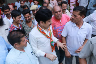 BJP leader Swaran Salaria has announced his intention to contest the Lok Sabha elections from Gurdaspur, stating he will fight for a "good party".  Salaria lost the 2017 bypoll from Gurdaspur to Congress' Sunil Jakhar, who is now the BJP's Punjab chief.