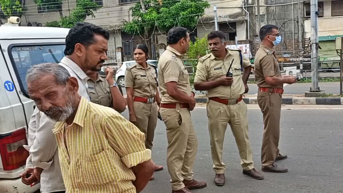 FAKE POCSO CASE PROTEST KOLLAM  WIFE PROTEST FAKE POCSO CHARGE  FAKE POCSO ALLEGATION  വ്യാജ പോക്‌സോ കേസെന്ന് പരാതി