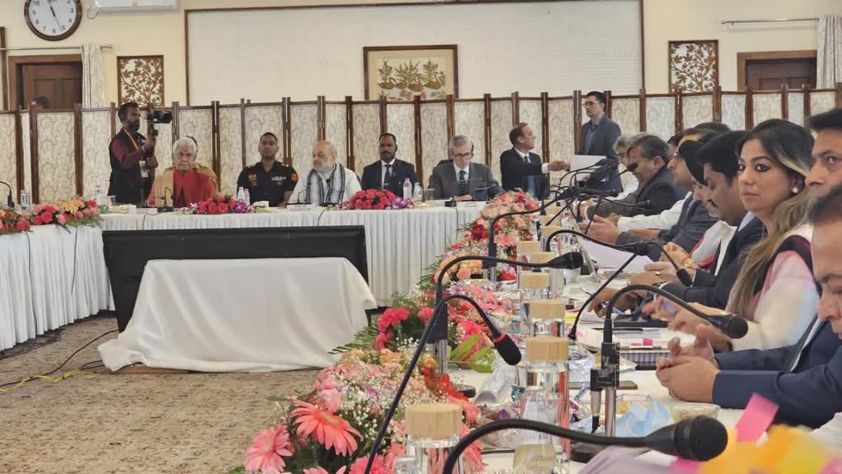 کشمیر: ترقیاتی منصوبوں پر امیت شاہ اور عمر عبداللہ کا مشترکہ اجلاس