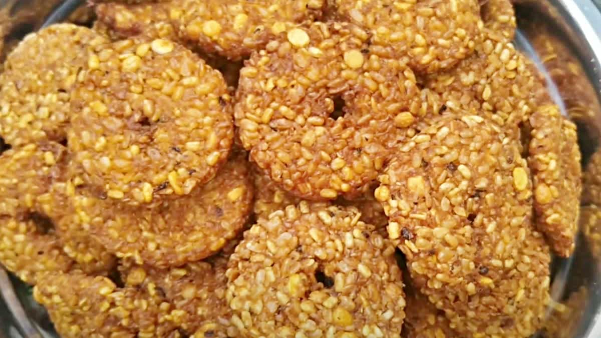 Minapa Gatti Garelu Recipe in Telugu
