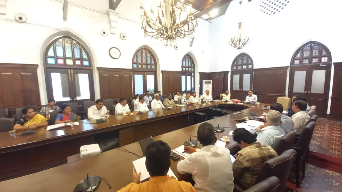 महाविकास आघाडी पदाधिकाऱ्यांसोबतच्या आयुक्तांची बैठक