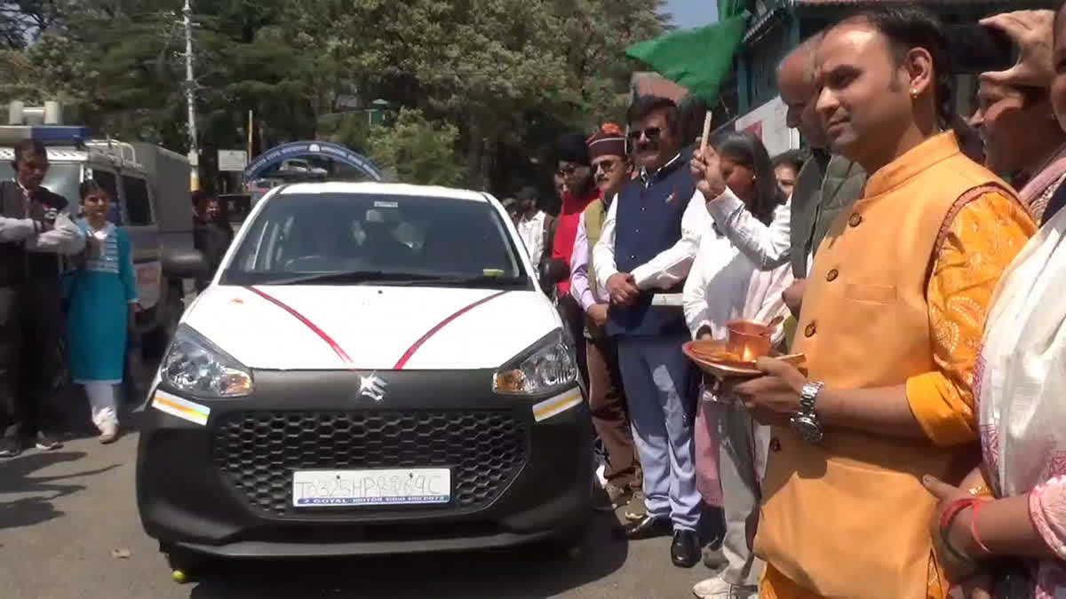 शिमला में जरूरतमंद महिलाओं के लिए टैक्सी सेवा