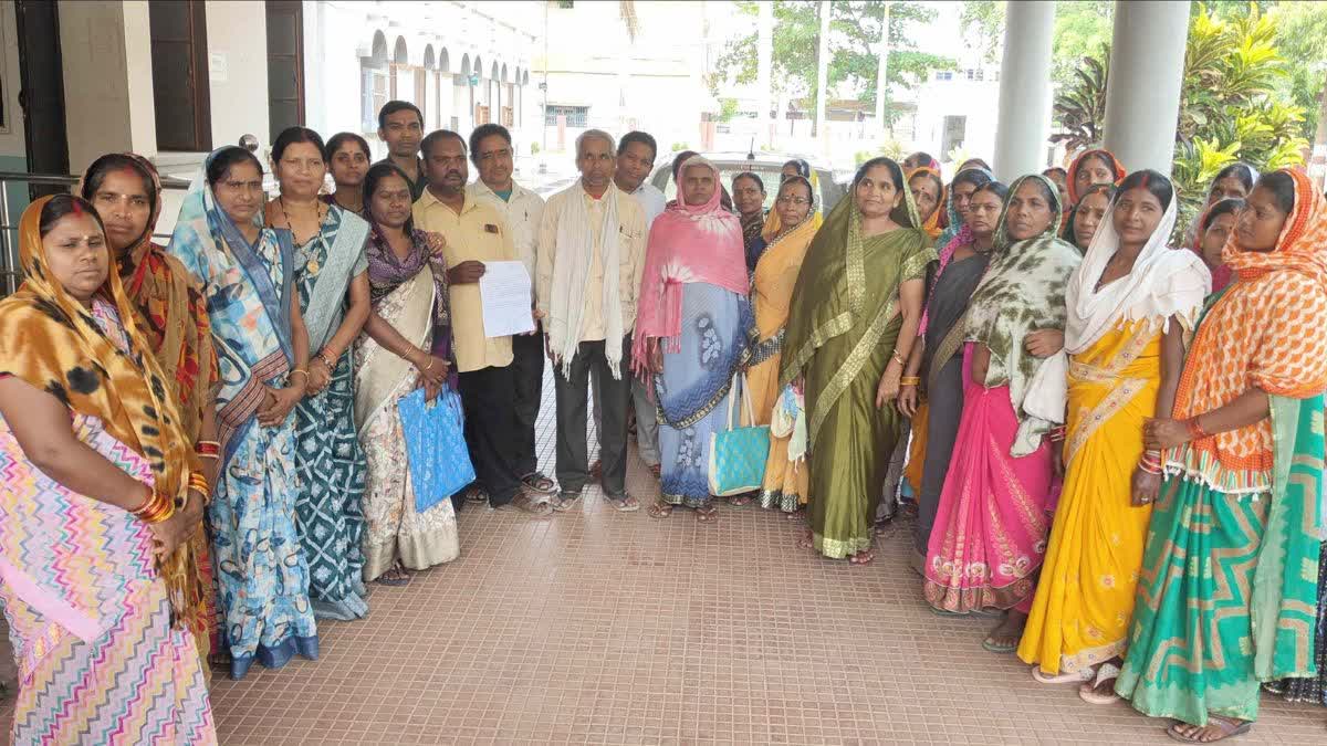 DHAMTARI VILLAGERS PROTEST