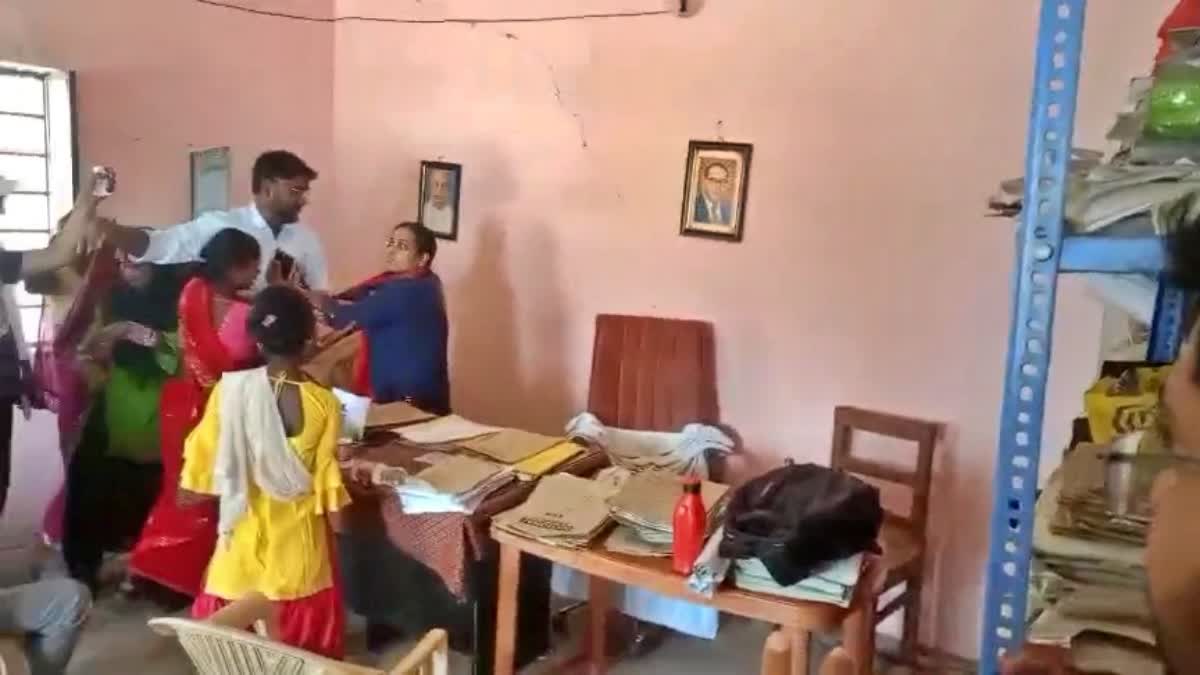 बेतिया बंदोबस्ती कार्यालय में मारपीट