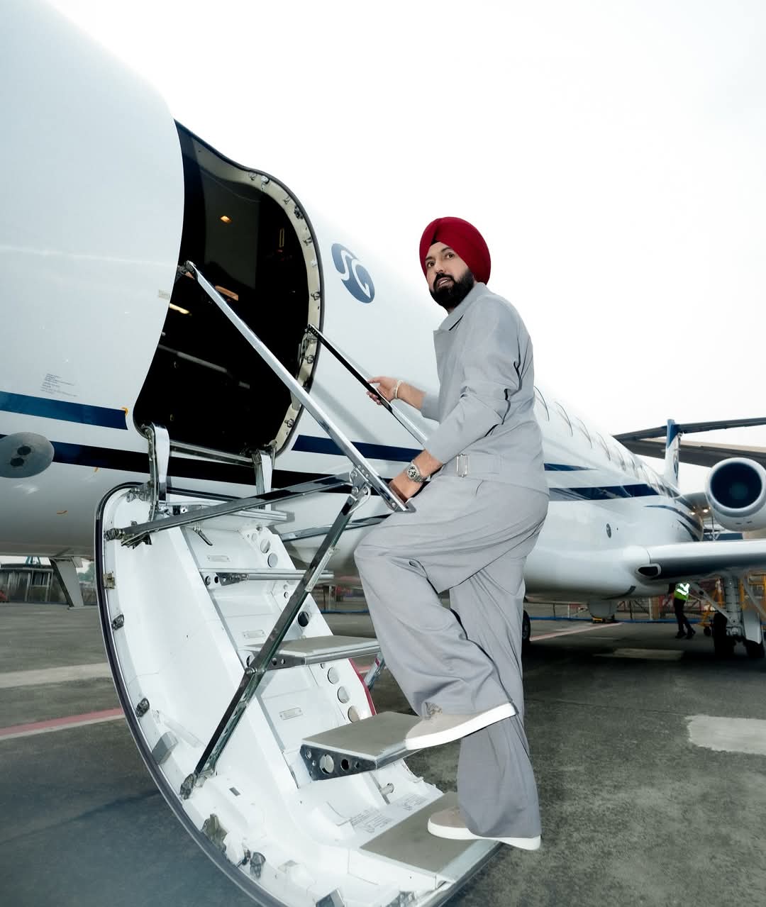 'ਅਕਾਲ' ਦੀ ਪ੍ਰਮੋਸ਼ਨ ਲਈ ਗਿੱਪੀ ਗਰੇਵਾਲ ਨੇ ਕਿਰਾਏ ਉਤੇ ਲਿਆ ਜਹਾਜ਼, ਕੀ ਪੰਜਾਬੀਆਂ ...