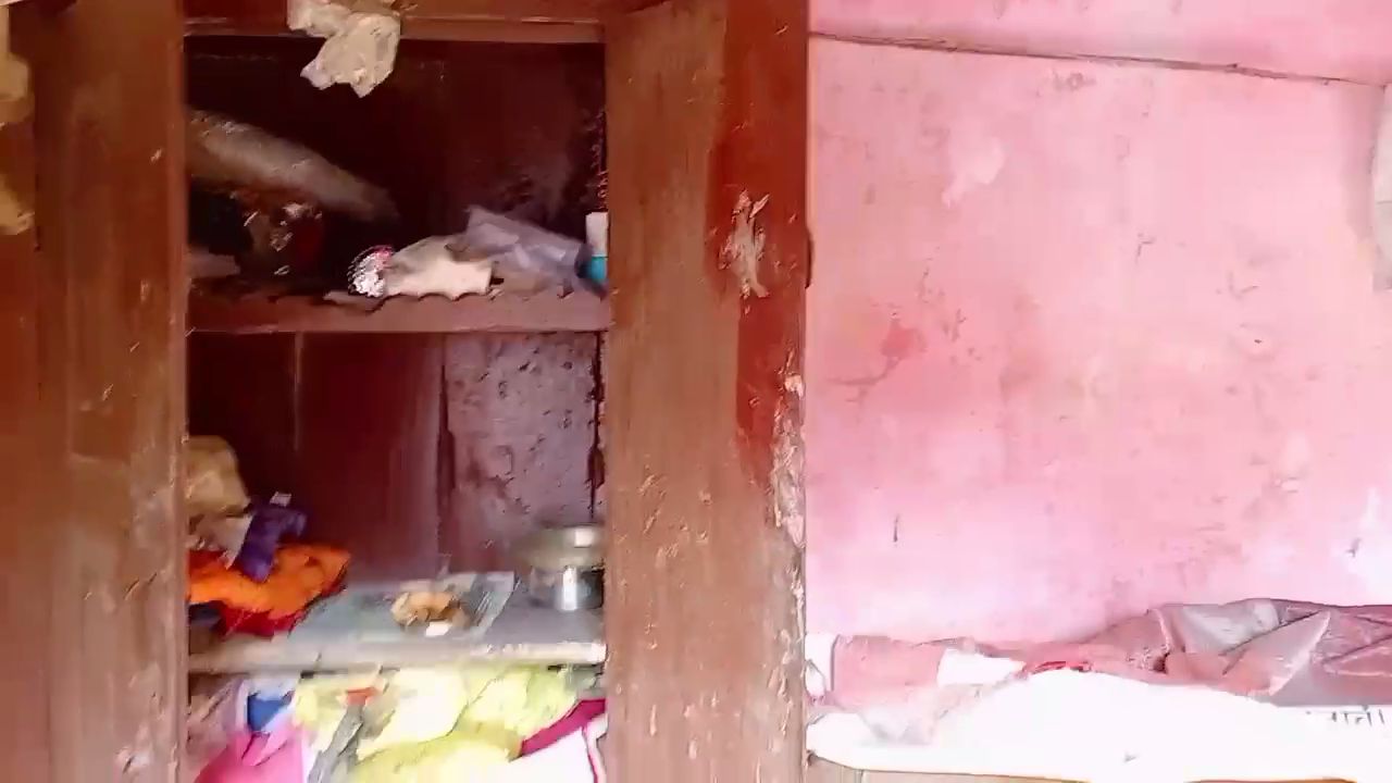 الماری کا تالا توڑ کر قیمیتی سامان لے گئے چور