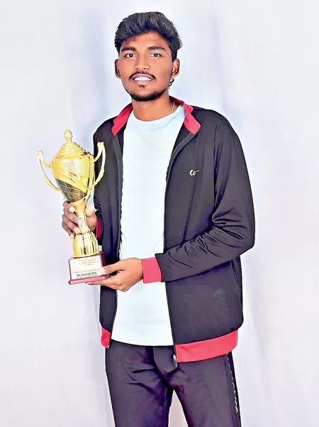 షటిల్లో రాణిస్తున్న సందీప్కుమార్