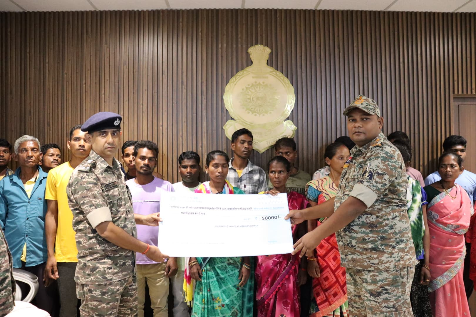 Naxalites surrender in Bijapur